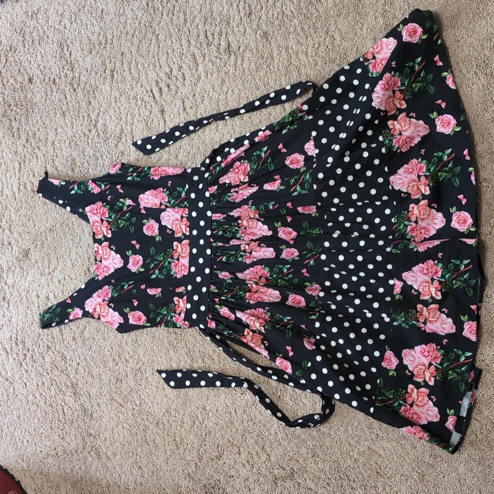 Fit and flair retro sleeveless floral polka dot dress
